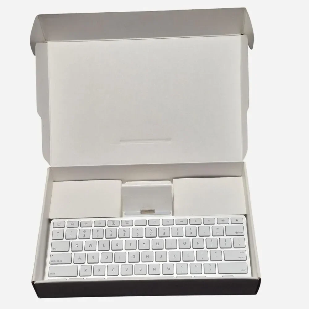 Rare Apple iPad Keyboard Dock Silver and White